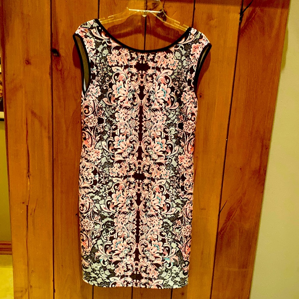Beautiful dress - Picture 3 of 3